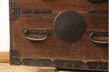 和製アンティーク　明治大正期　大きな丸金具が印象的な時代箪笥ローチェスト(ローボード、和タンス、引き出し)(R-056609)