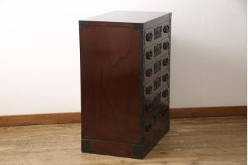 中古　美品　欅産業　漆塗り　迫力たっぷりの牡丹金具が付いた仙台箪笥(小箪笥、収納箪笥、引き出し、サイドチェスト)(R-056612)