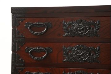 中古　美品　欅産業　漆塗り　迫力たっぷりの牡丹金具が付いた仙台箪笥(小箪笥、収納箪笥、引き出し、サイドチェスト)(R-056612)