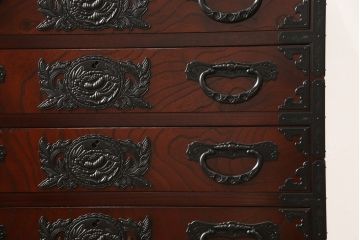 中古　美品　欅産業　漆塗り　迫力たっぷりの牡丹金具が付いた仙台箪笥(小箪笥、収納箪笥、引き出し、サイドチェスト)(R-056612)