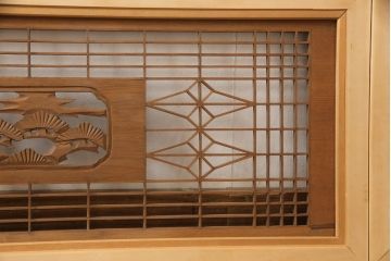 アンティーク建具　松竹梅の彫刻と組子細工入り　和風の欄間2枚セット(明かり取り、明り取り)(R-056614)