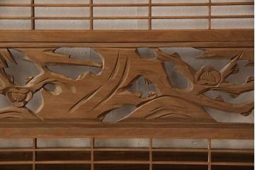 アンティーク建具　松竹梅の彫刻と組子細工入り　和風の欄間2枚セット(明かり取り、明り取り)(R-056614)