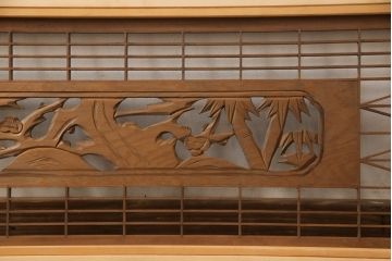 アンティーク建具　松竹梅の彫刻と組子細工入り　和風の欄間2枚セット(明かり取り、明り取り)(R-056614)