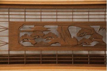 アンティーク建具　松竹梅の彫刻と組子細工入り　和風の欄間2枚セット(明かり取り、明り取り)(R-056614)