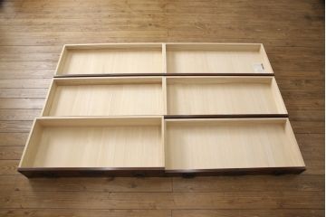 中古　美品　欅産業　牡丹金具付き　着物収納に便利な仙台呉服箪笥(仙台箪笥、衣装箪笥、引き出し)(定価約43万円)(R-056616)