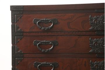 中古　美品　欅産業　牡丹金具付き　着物収納に便利な仙台呉服箪笥(仙台箪笥、衣装箪笥、引き出し)(定価約43万円)(R-056616)