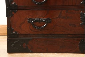 中古　美品　欅産業　牡丹金具付き　着物収納に便利な仙台呉服箪笥(仙台箪笥、衣装箪笥、引き出し)(定価約43万円)(R-056616)