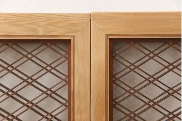 アンティーク建具　松竹梅　二重菱の組子入り彫刻欄間2枚セット(明かり取り、明り取り)(R-056617)