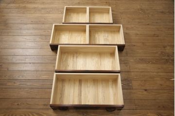 中古　美品　秋田県　川連漆民芸箪笥　職人技が光る重厚な佇まいのがんこ箪笥(定価54万円)(R-056639)