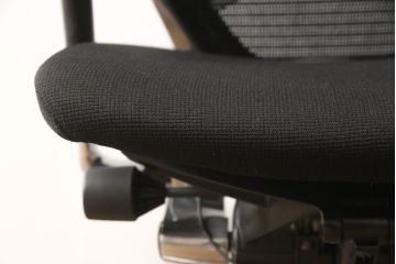 中古　オカムラ(OKAMURA)　アルミポリッシュ　デスクチェアに人気のバロンチェア(Baron)(オフィスチェア、ワークチェア、椅子)(定価約17万円)(R-056671)