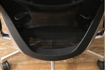 中古　オカムラ(OKAMURA)　アルミポリッシュ　デスクチェアに人気のバロンチェア(Baron)(オフィスチェア、ワークチェア、椅子)(定価約17万円)(R-056672)
