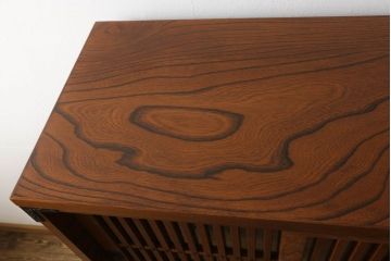 中古　岩谷堂箪笥　No.96　雪国　和風の趣き漂う格子引き戸の茶箪笥(食器棚、茶棚、茶タンス、収納棚)(定価約62万円)(R-056674)