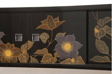 中古　美品　輪島塗り　花の蒔絵が美しい飾り棚(茶棚、キャビネット)(定価推定300万円)(R-056675)