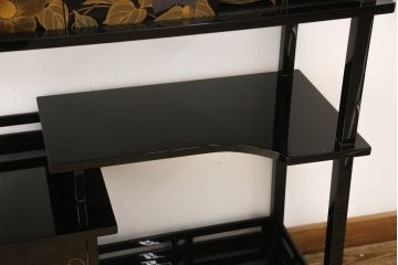 中古　美品　輪島塗り　花の蒔絵が美しい飾り棚(茶棚、キャビネット)(定価推定300万円)(R-056675)