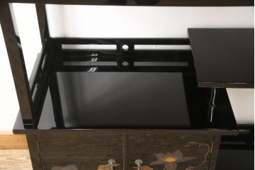 中古　美品　輪島塗り　花の蒔絵が美しい飾り棚(茶棚、キャビネット)(定価推定300万円)(R-056675)