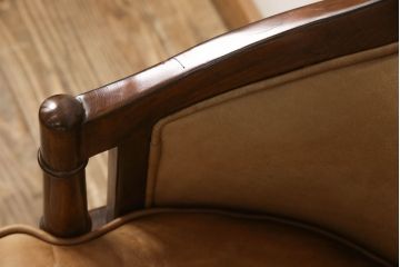 中古　DREXEL HERITAGE(ドレクセルヘリテイジ) Upholstery(アップホルスタリー)　本革製の優雅なデスクチェア(ゲームチェア、回転チェア、椅子)(定価約43万円)(R-056708)