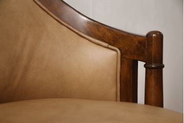 中古　DREXEL HERITAGE(ドレクセルヘリテイジ) Upholstery(アップホルスタリー)　本革製の優雅なデスクチェア(ゲームチェア、回転チェア、椅子)(定価約43万円)(R-056708)