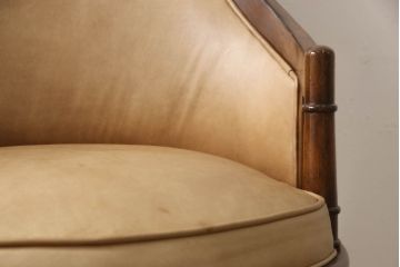 中古　DREXEL HERITAGE(ドレクセルヘリテイジ) Upholstery(アップホルスタリー)　本革製の優雅なデスクチェア(ゲームチェア、回転チェア、椅子)(定価約43万円)(R-056708)