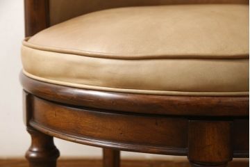 中古　DREXEL HERITAGE(ドレクセルヘリテイジ) Upholstery(アップホルスタリー)　本革製の優雅なデスクチェア(ゲームチェア、回転チェア、椅子)(定価約43万円)(R-056708)