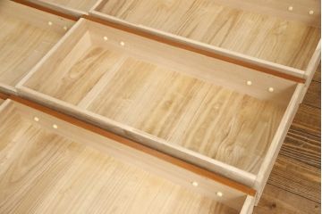 中古　美品　上手物　国産工芸家具　欅材　上品な佇まいの中桐箪笥(和服タンス、小袖たんす、チェスト)(R-056710)