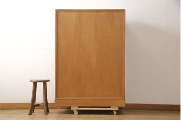 中古　美品　上手物　国産工芸家具　欅材　上品な佇まいの中桐箪笥(和服タンス、小袖たんす、チェスト)(R-056710)