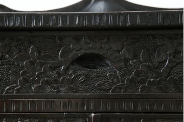 ビンテージ　軽井沢彫り　ダイナミックな桜の彫刻が目を引くサイドボード(収納棚、キャビネット、戸棚、ヴィンテージ)(R-056711)