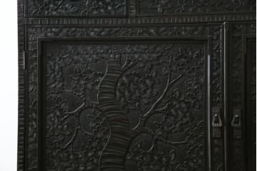 ビンテージ　軽井沢彫り　ダイナミックな桜の彫刻が目を引くサイドボード(収納棚、キャビネット、戸棚、ヴィンテージ)(R-056711)