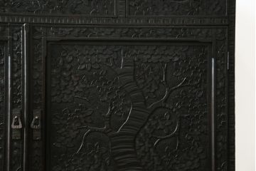 ビンテージ　軽井沢彫り　ダイナミックな桜の彫刻が目を引くサイドボード(収納棚、キャビネット、戸棚、ヴィンテージ)(R-056711)