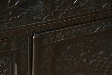 ビンテージ　軽井沢彫り　ダイナミックな桜の彫刻が目を引くサイドボード(収納棚、キャビネット、戸棚、ヴィンテージ)(R-056711)