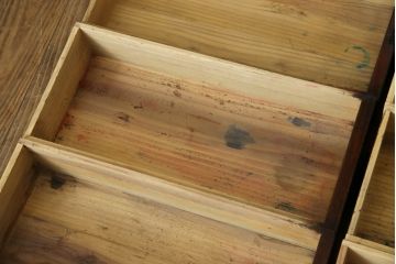 和製アンティーク　三方栗材　引き出しがたっぷり付いた桜金具の両袖机(文机、座机、デスク、在宅用、在宅ワーク)(R-056712)