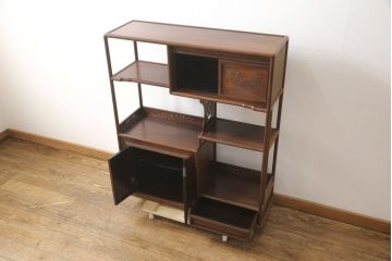 中古　伝統工芸　大阪唐木指物　漆塗り　紫檀(シタン)材製　在銘萬翠　扇の彫刻入りの飾り棚(茶棚、キャビネット)(R-056714)