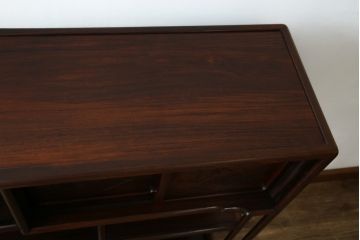 中古　伝統工芸　大阪唐木指物　漆塗り　紫檀(シタン)材製　在銘萬翠　扇の彫刻入りの飾り棚(茶棚、キャビネット)(R-056714)