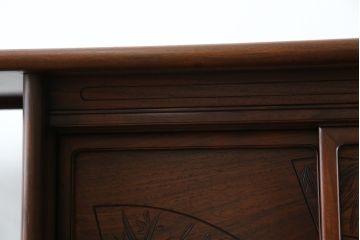 中古　伝統工芸　大阪唐木指物　漆塗り　紫檀(シタン)材製　在銘萬翠　扇の彫刻入りの飾り棚(茶棚、キャビネット)(R-056714)