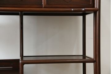 中古　伝統工芸　大阪唐木指物　漆塗り　紫檀(シタン)材製　在銘萬翠　扇の彫刻入りの飾り棚(茶棚、キャビネット)(R-056714)