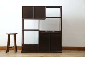 中古　伝統工芸　大阪唐木指物　漆塗り　紫檀(シタン)材製　在銘萬翠　扇の彫刻入りの飾り棚(茶棚、キャビネット)(R-056714)