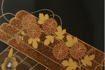 中古　美品　輪島塗り　趣ある蒔絵と螺鈿が美しい鏡台(三面鏡、ミラー、ドレッサー)(定価推定150万円)(R-056739)