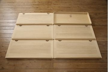 中古　美品　伝統工芸士　渡辺秀紀作　衣装盆・板盆付きで着物収納に便利な加茂総桐箪笥(着物箪笥、和服箪笥、桐たんす)(R-056742)