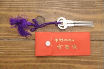 中古　美品　伝統工芸士　渡辺秀紀作　衣装盆・板盆付きで着物収納に便利な加茂総桐箪笥(着物箪笥、和服箪笥、桐たんす)(R-056742)