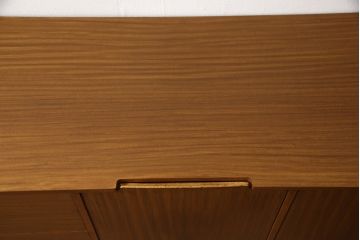 イギリスビンテージ　Nathan(ネイサン)　チーク材製のスタイリッシュなサイドボード(サイドキャビネット、リビングボード、ヴィンテージ)(R-056745)