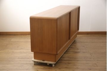 デンマークビンテージ　北欧デザインのシャッター蛇腹扉付きサイドボード(キャビネット、テレビ台、リビングボード、ヴィンテージ)(R-056748)
