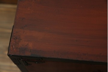 和製アンティーク　前面ケヤキ材　和モダンなアイアンスタンド付き相馬箪笥　(R-056771)