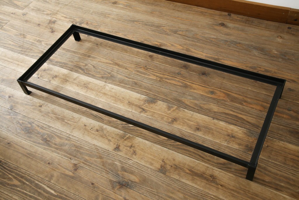 和製アンティーク　前面ケヤキ材　和モダンなアイアンスタンド付き相馬箪笥　(R-056771)