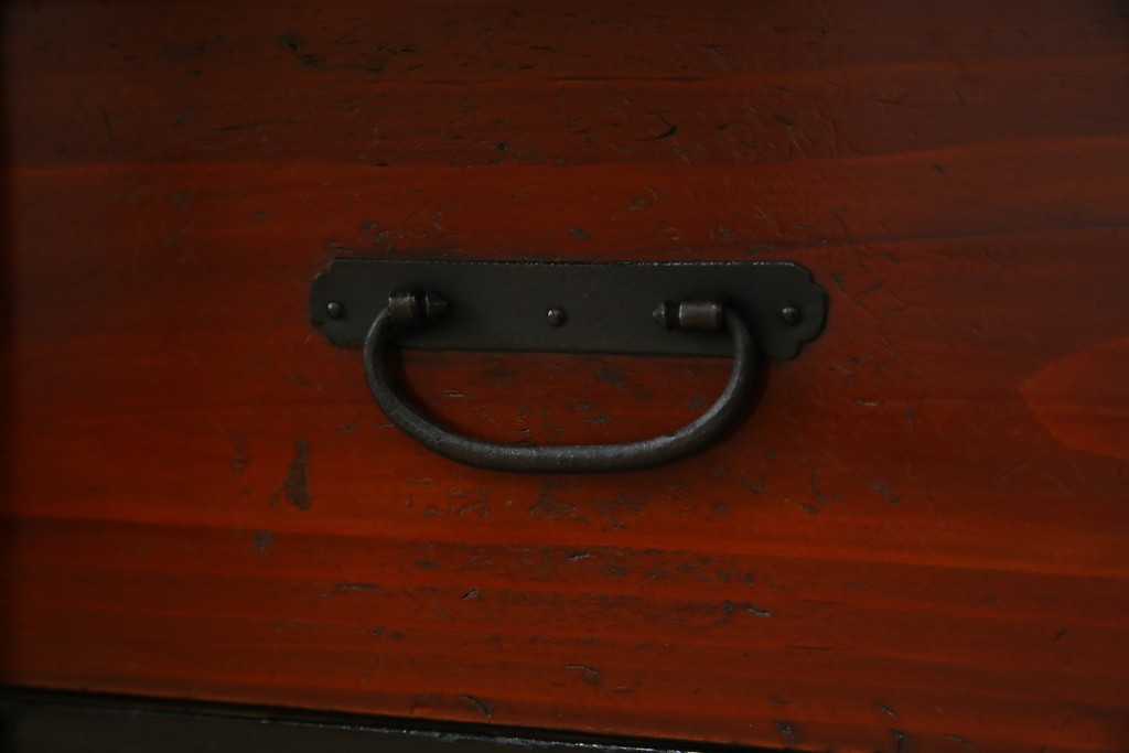 和製アンティーク　前面ケヤキ材　和モダンなアイアンスタンド付き相馬箪笥　(R-056771)