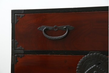 和製アンティーク　前面ケヤキ材　和モダンなアイアンスタンド付き相馬箪笥　(R-056771)