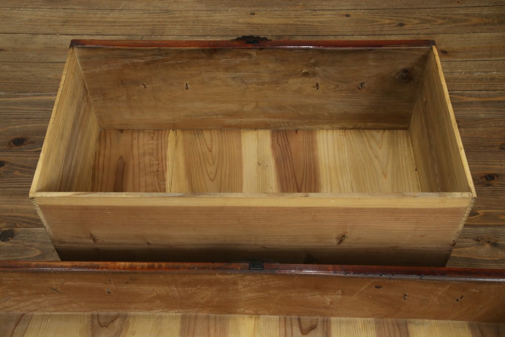 和製アンティーク　前面ケヤキ材　和モダンなアイアンスタンド付き相馬箪笥　(R-056771)