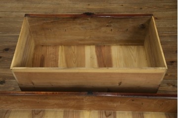 和製アンティーク　前面ケヤキ材　和モダンなアイアンスタンド付き相馬箪笥　(R-056771)