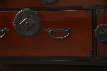 和製アンティーク　前面ケヤキ材　和モダンなアイアンスタンド付き相馬箪笥　(R-056771)