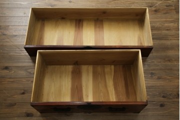 和製アンティーク　前面ケヤキ材　和モダンなアイアンスタンド付き相馬箪笥　(R-056771)