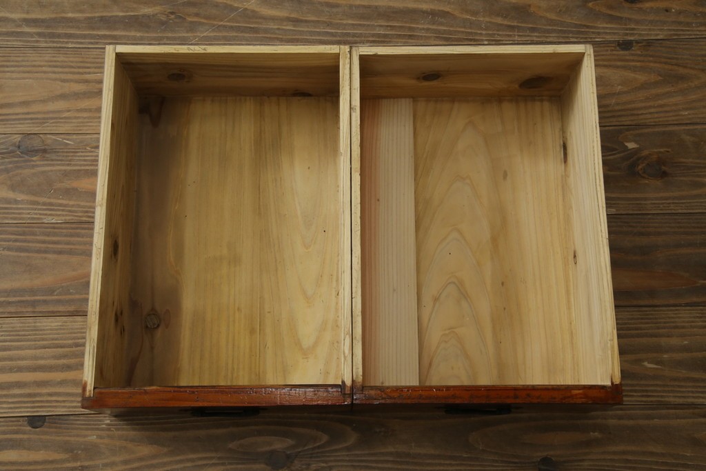 和製アンティーク　前面ケヤキ材　和モダンなアイアンスタンド付き相馬箪笥　(R-056771)