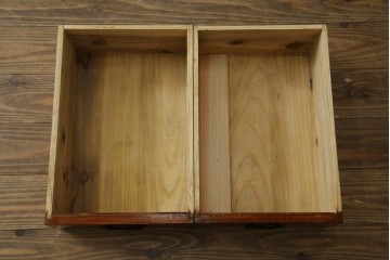 和製アンティーク　前面ケヤキ材　和モダンなアイアンスタンド付き相馬箪笥　(R-056771)